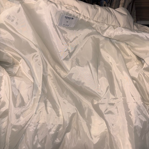 Old Navy Women's White Puffer Jacket - Picture 8 of 8